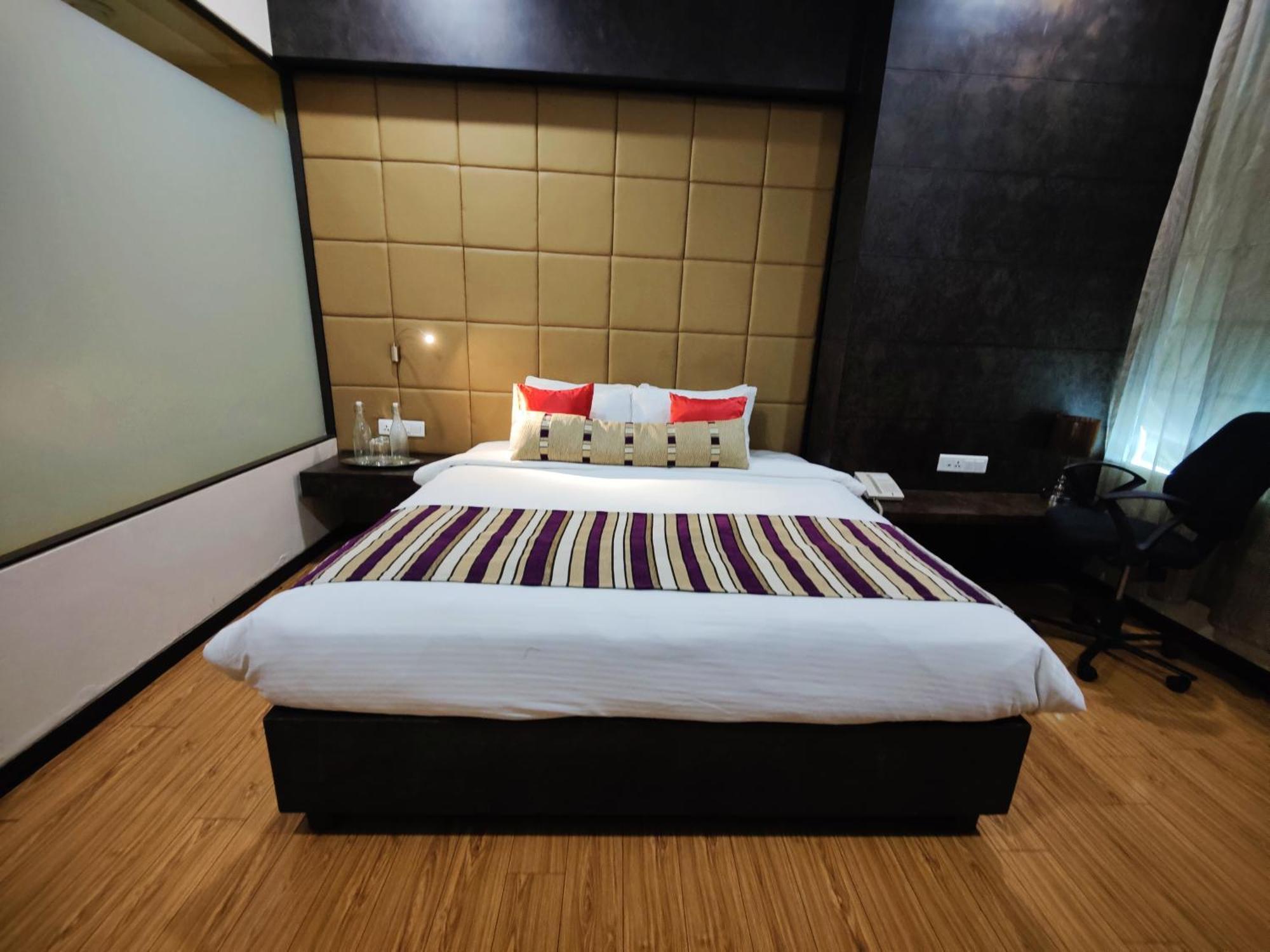 Pimpri-Chinchwad Regenta Central Grand Exotica מראה חיצוני תמונה